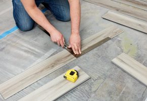 easy-install-plank-vinyl-flooring-1822808-05-91e4c44966a145a39ad38430e4f7cc45-scaled.jpg